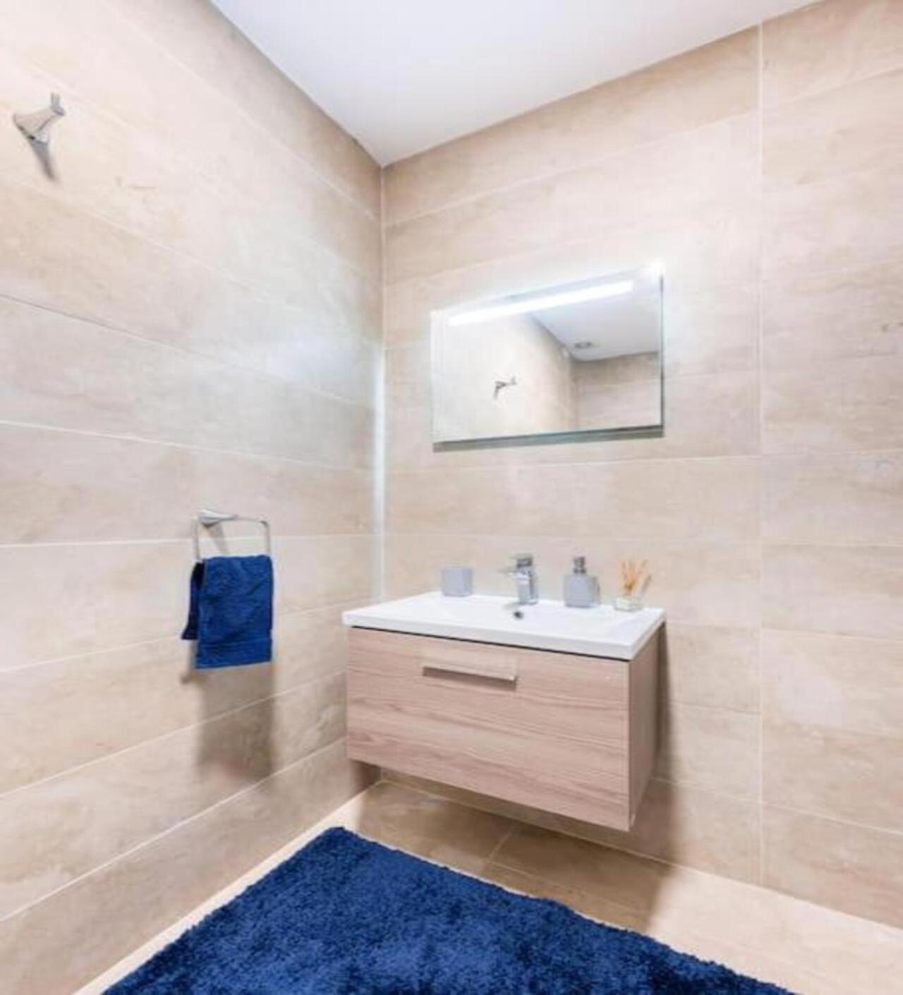 Sea View Luxury Apartment Brand New In La Valeta Exterior foto