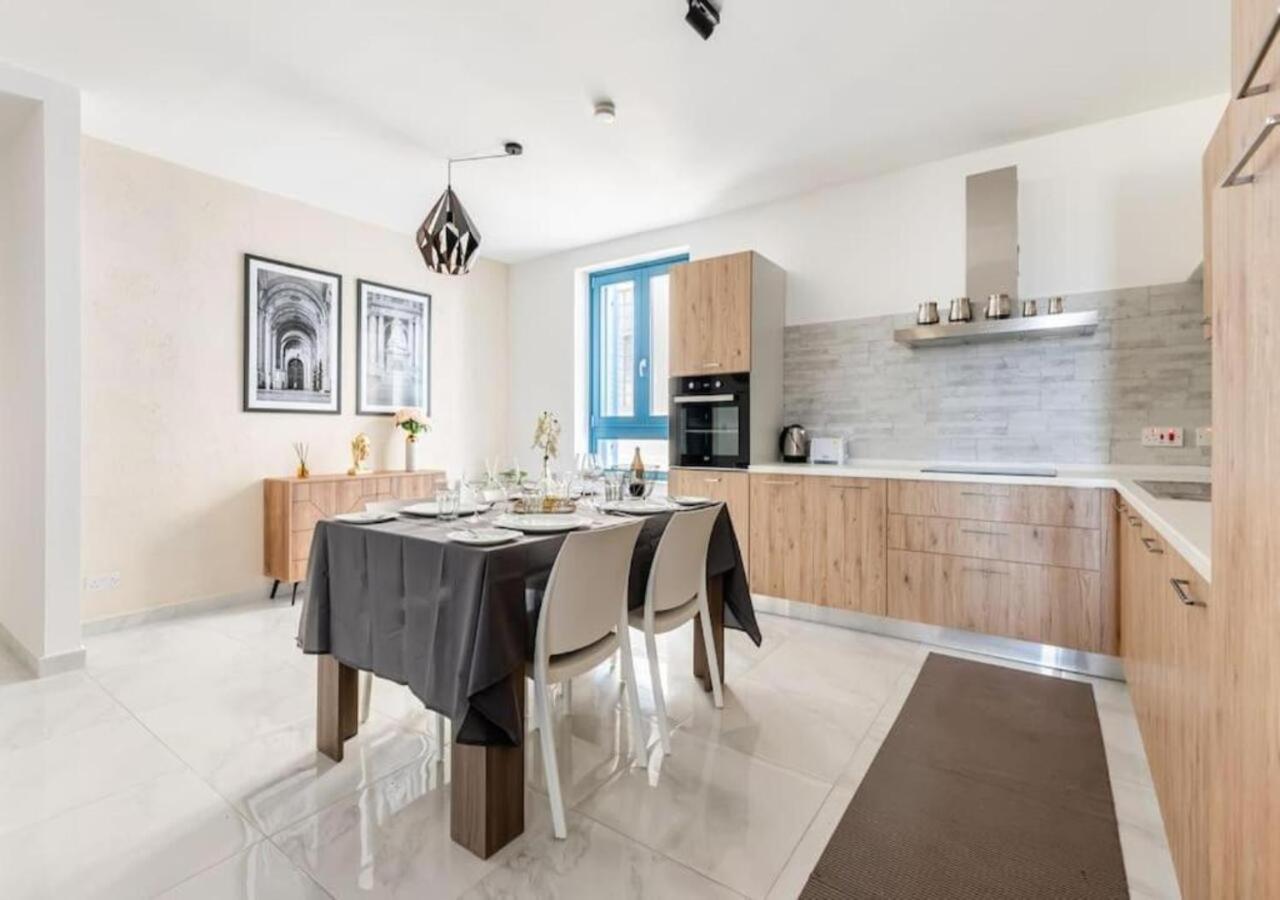 Sea View Luxury Apartment Brand New In La Valeta Exterior foto