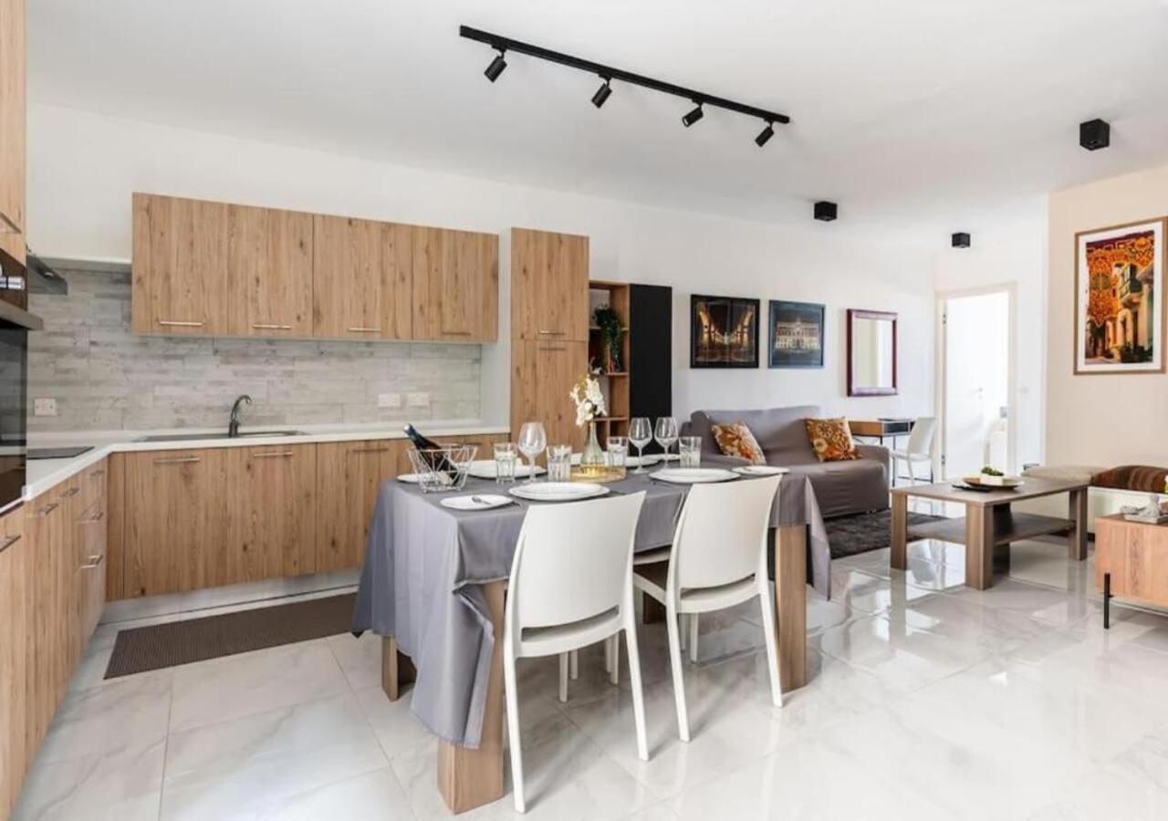 Sea View Luxury Apartment Brand New In La Valeta Exterior foto