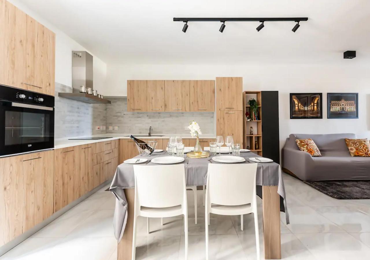 Sea View Luxury Apartment Brand New In La Valeta Exterior foto